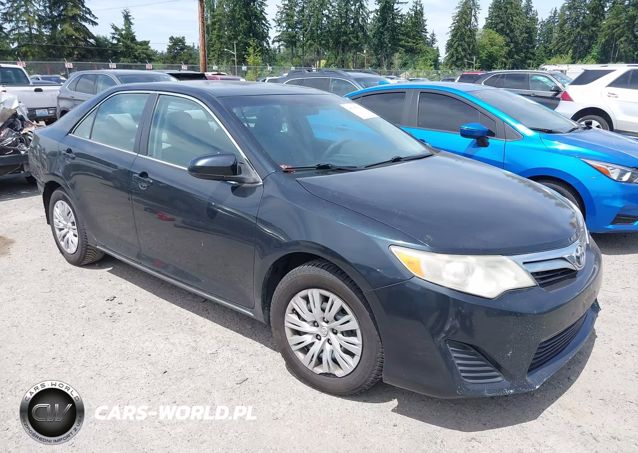 2012 Toyota Camry Le – zdjęcie 1 z 12