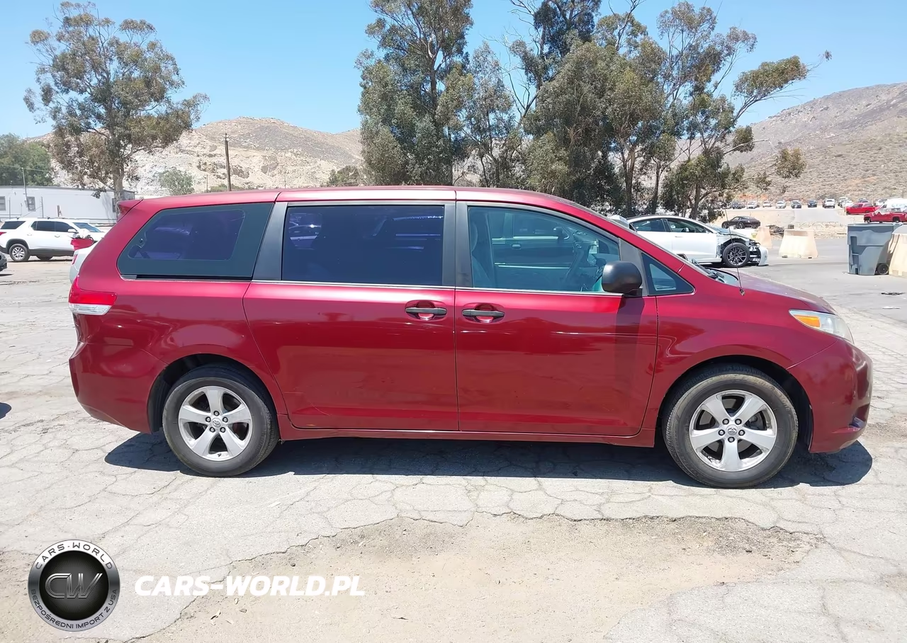 2011 Toyota Sienna VIN:5TDKA3DC7BS007328 - 13