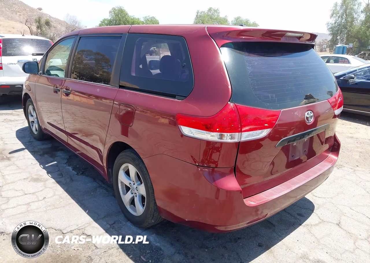 2011 Toyota Sienna VIN:5TDKA3DC7BS007328 - 3