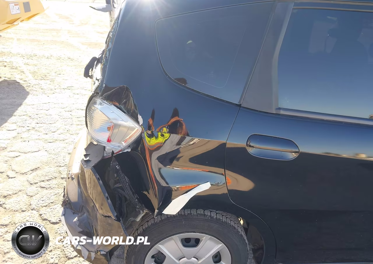 2013 Honda Fit VIN:JHMGE8H39DC065218 - 13