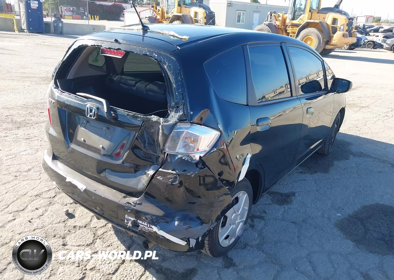 2013 Honda Fit VIN:JHMGE8H39DC065218 - 4
