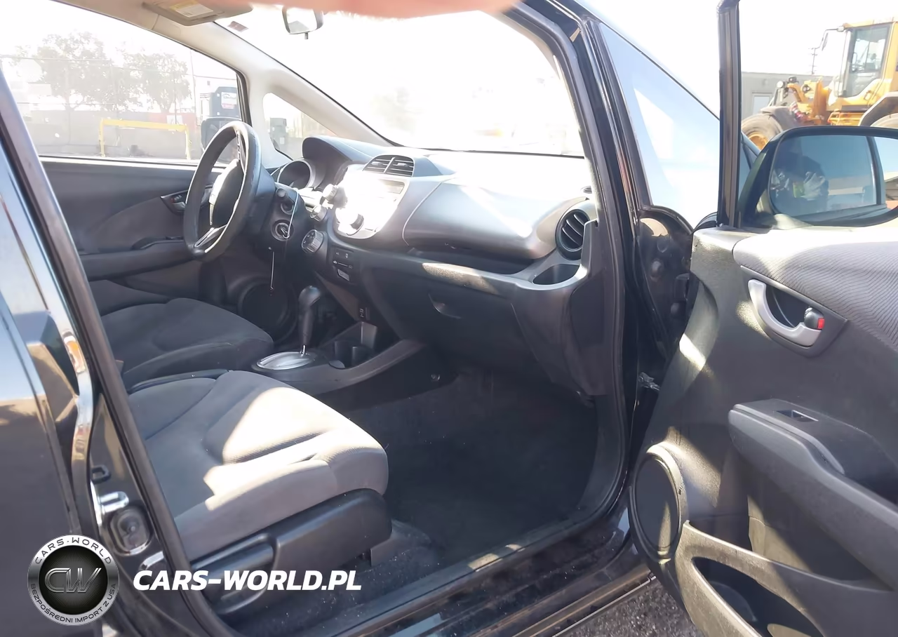 2013 Honda Fit VIN:JHMGE8H39DC065218 - 5