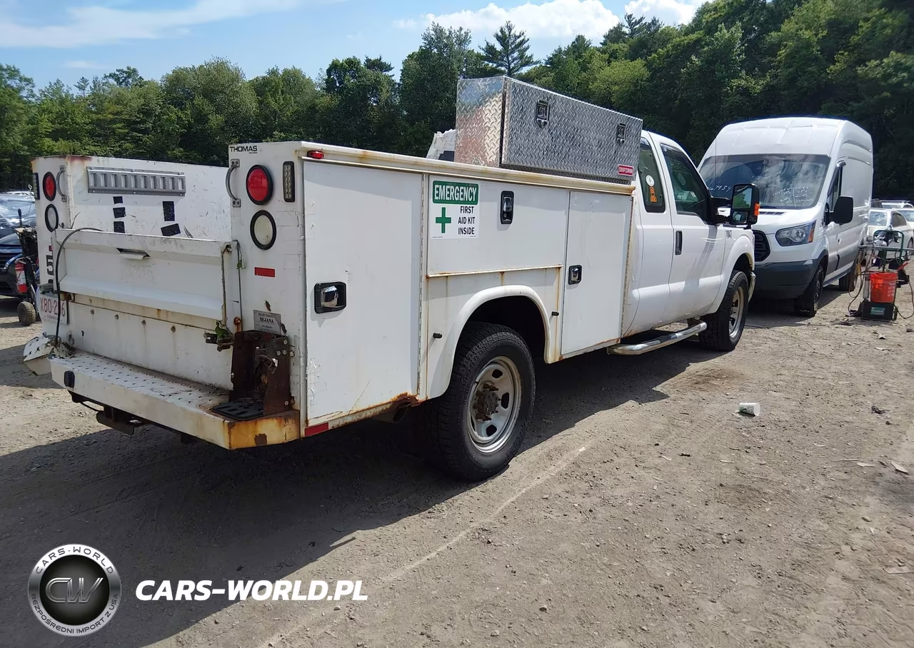 2016 Ford F-350 Chassis Xl VIN:1FD8X3E64GEA17017 - 4