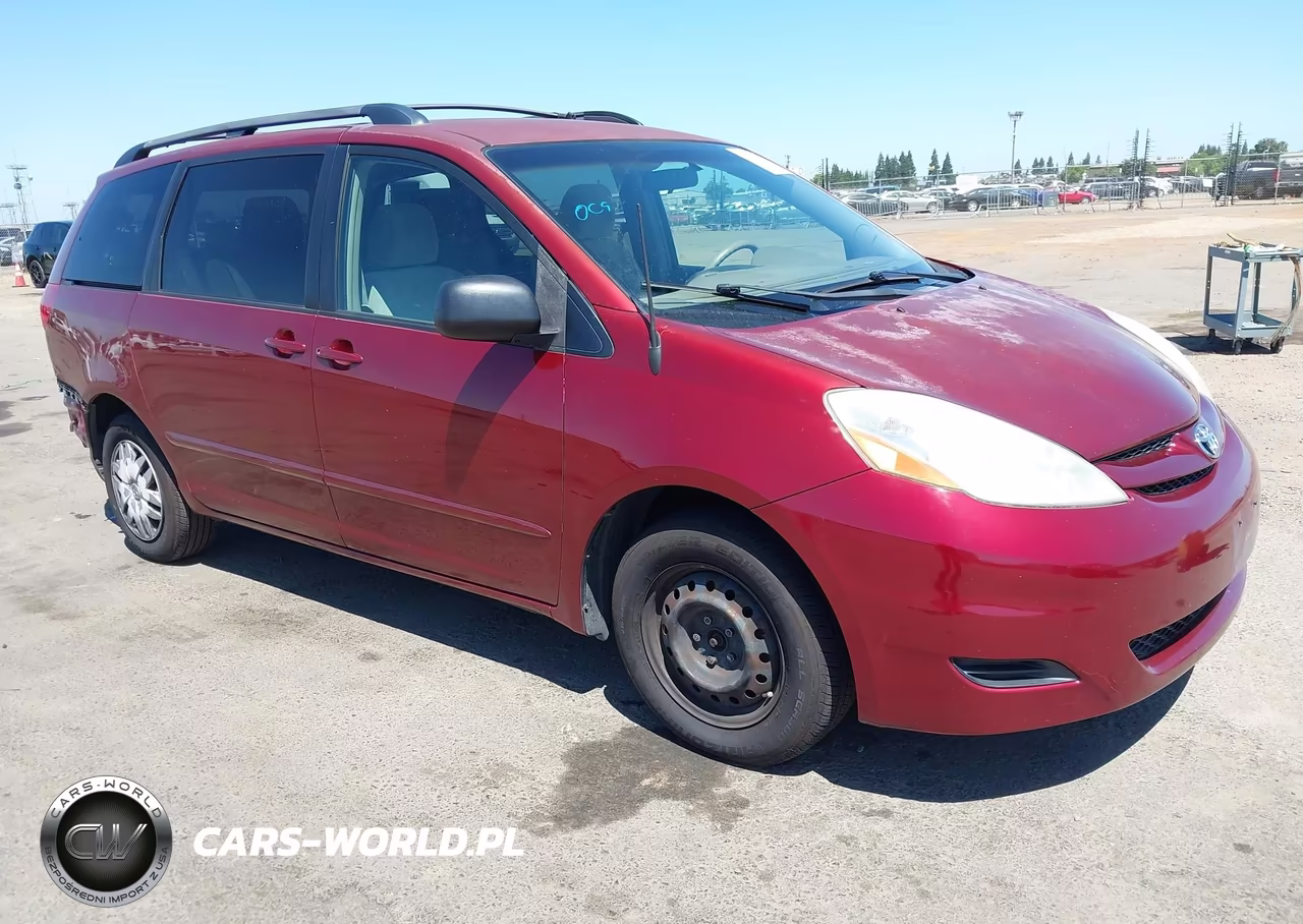2010 Toyota Sienna Le – zdjęcie 1 z 17