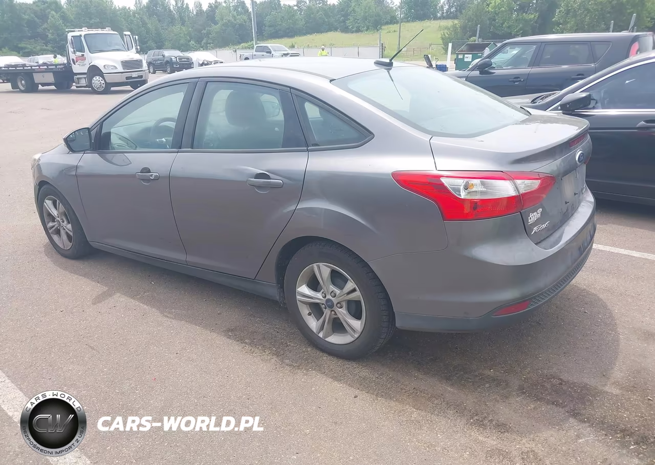 2014 Ford Focus Se VIN:1FADP3F2XEL387403 - 3