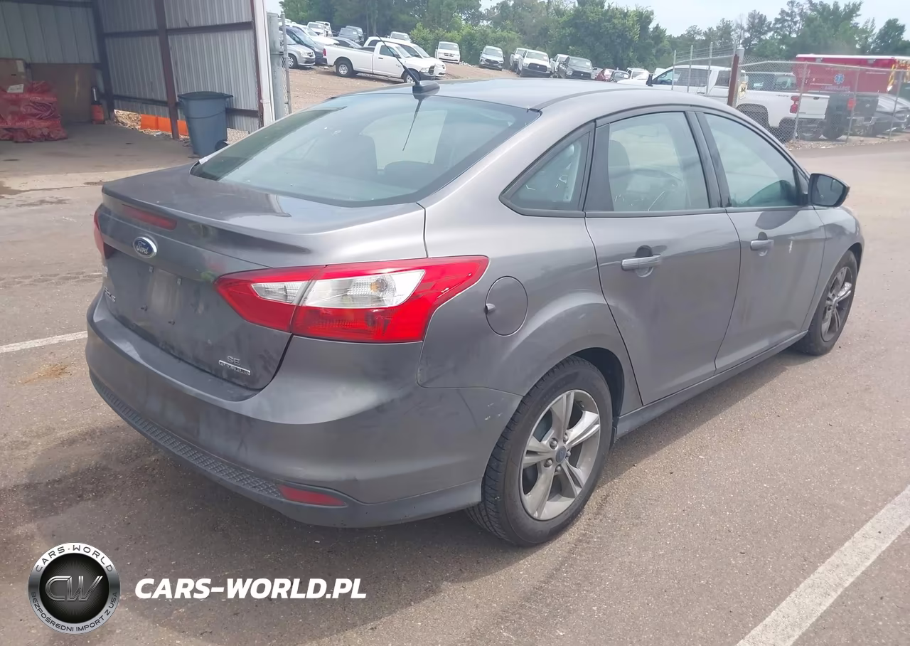 2014 Ford Focus Se VIN:1FADP3F2XEL387403 - 4