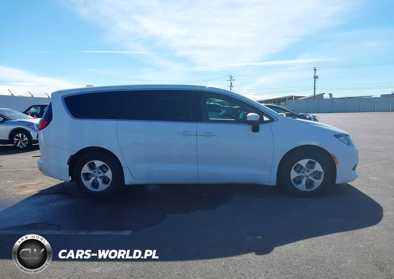 2017 Chrysler Pacifica Lx VIN:2C4RC1CG8HR788833 - 13