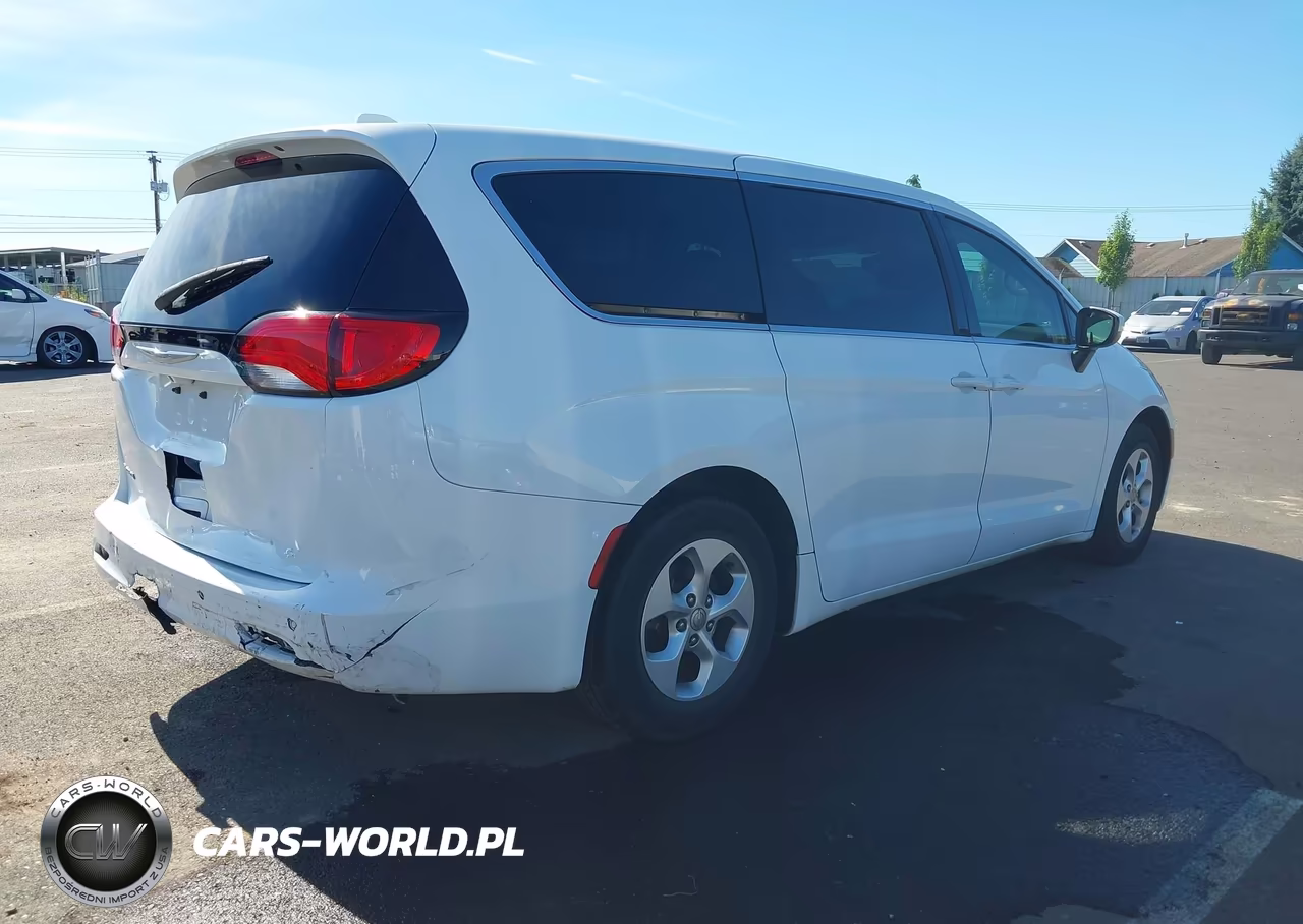 2017 Chrysler Pacifica Lx VIN:2C4RC1CG8HR788833 - 4