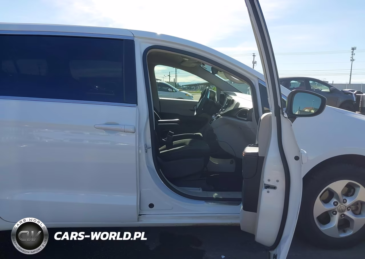 2017 Chrysler Pacifica Lx VIN:2C4RC1CG8HR788833 - 5