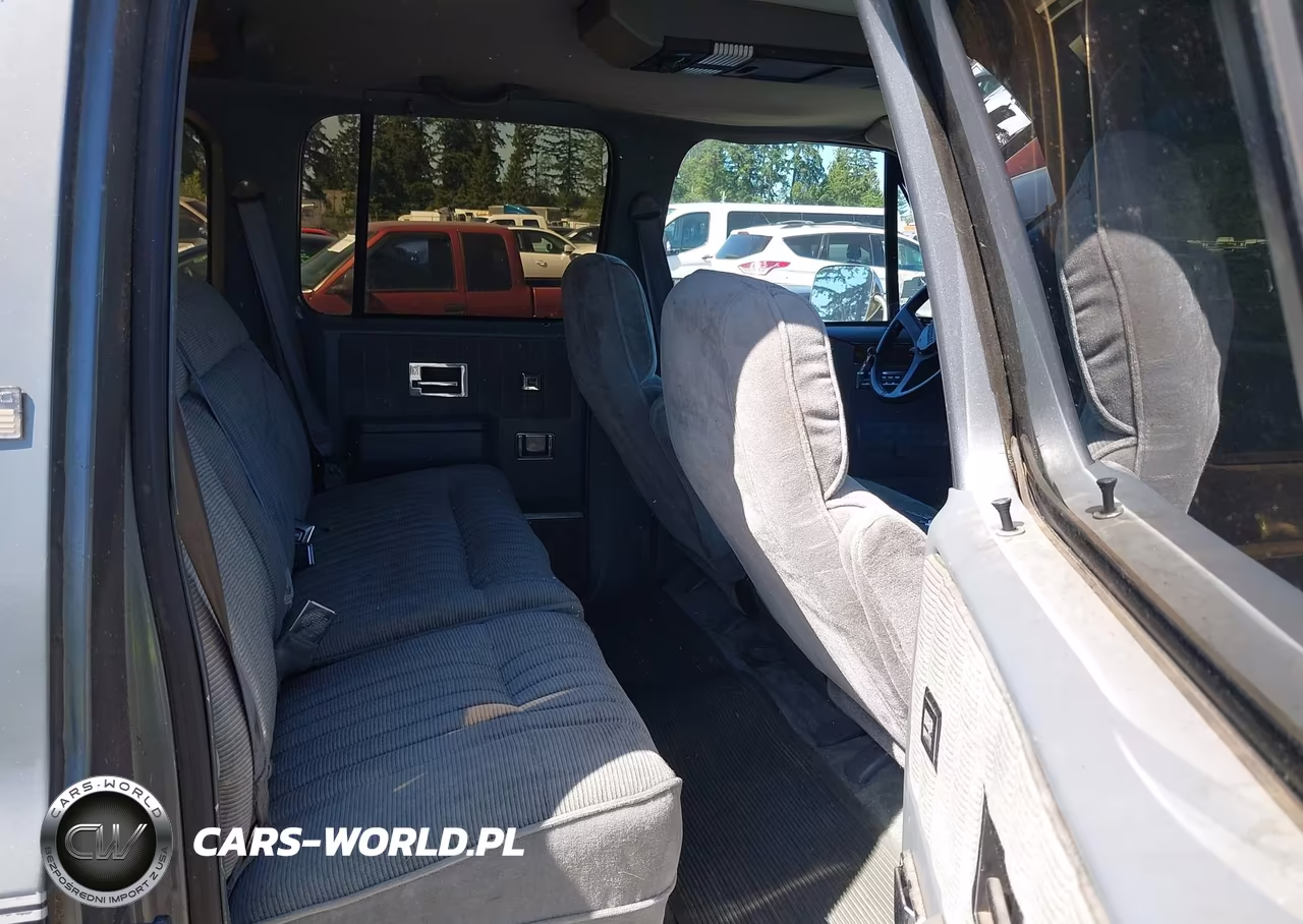 1989 Chevrolet Suburban R2500 VIN:1GNGR26N9KF177270 - 8