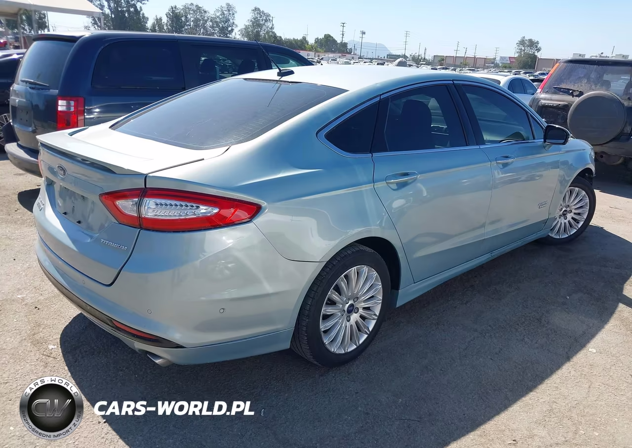 2013 Ford Fusion Energi Titanium VIN:3FA6P0SU1DR285843 - 4