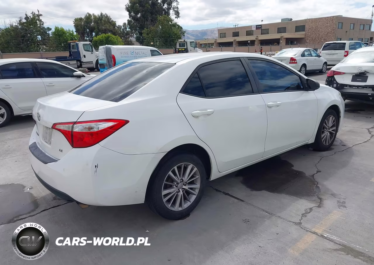 2015 Toyota Corolla Le Plus VIN:5YFBURHE3FP285292 - 4
