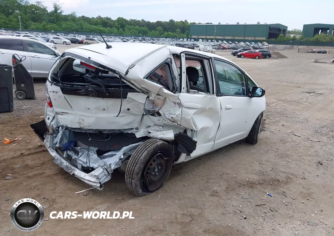 2010 Honda Fit VIN:JHMGE8H29AS003732 - 4