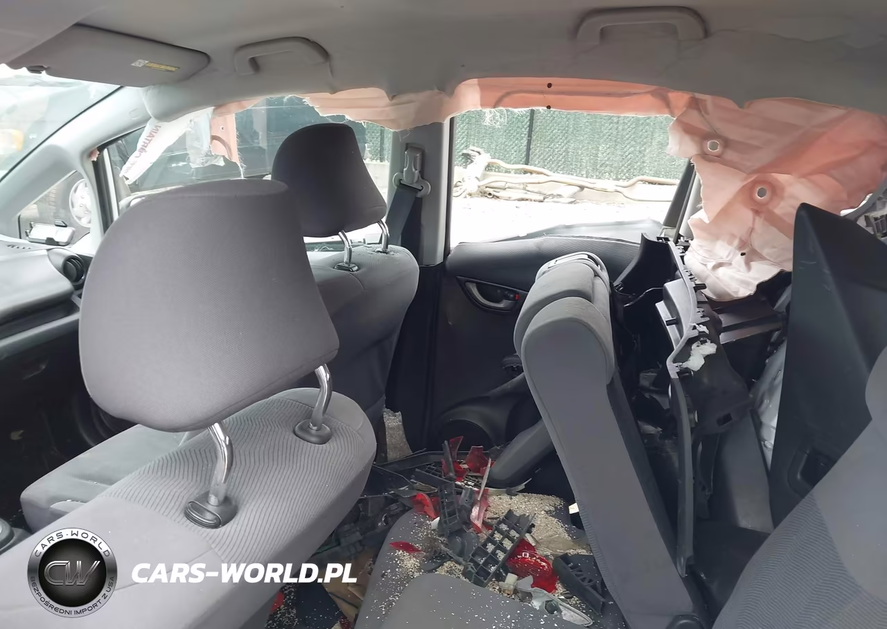 2010 Honda Fit VIN:JHMGE8H29AS003732 - 8