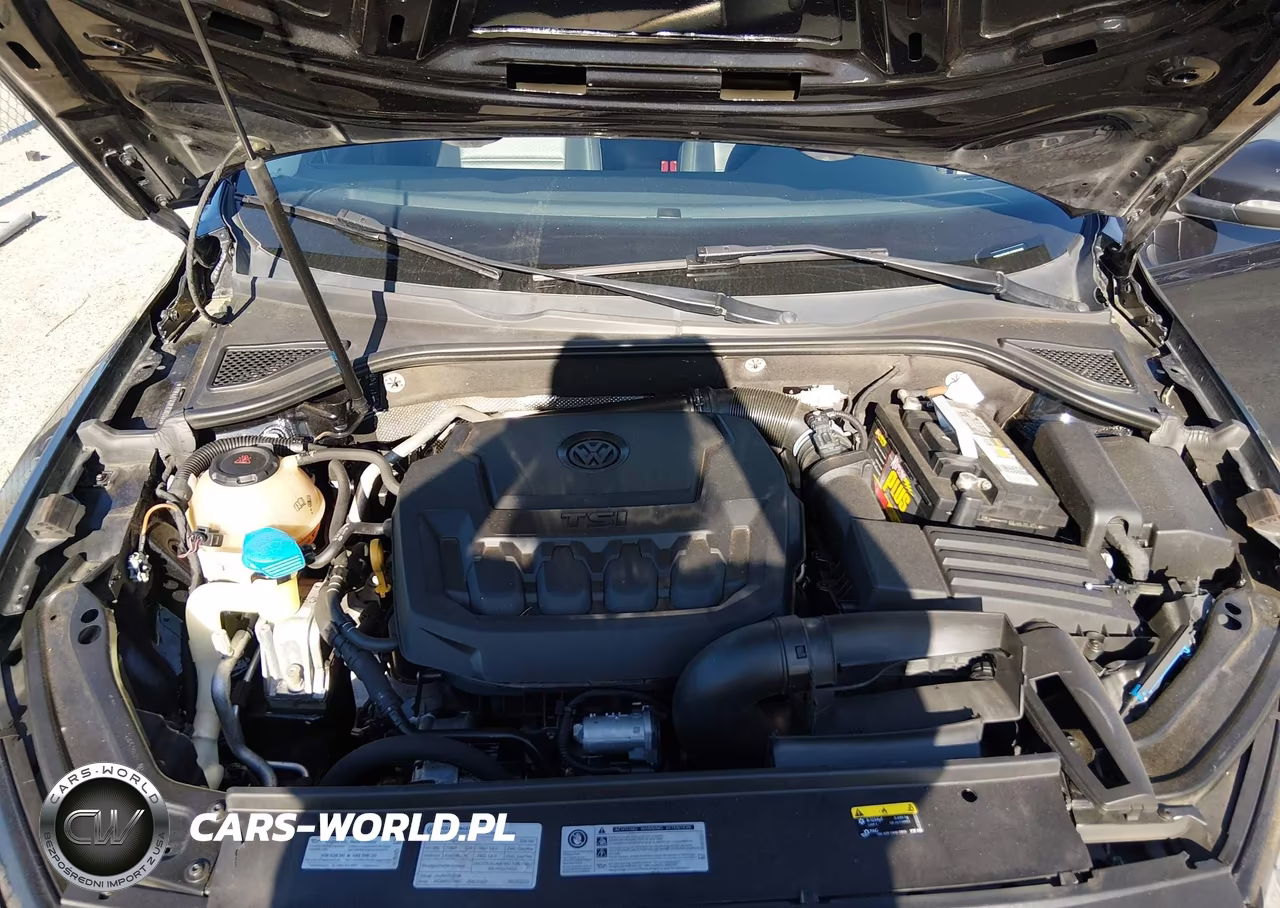 2018 Volkswagen Passat 2.0T R-Line-2.0T S VIN:1VWAA7A3XJC002483 - 10