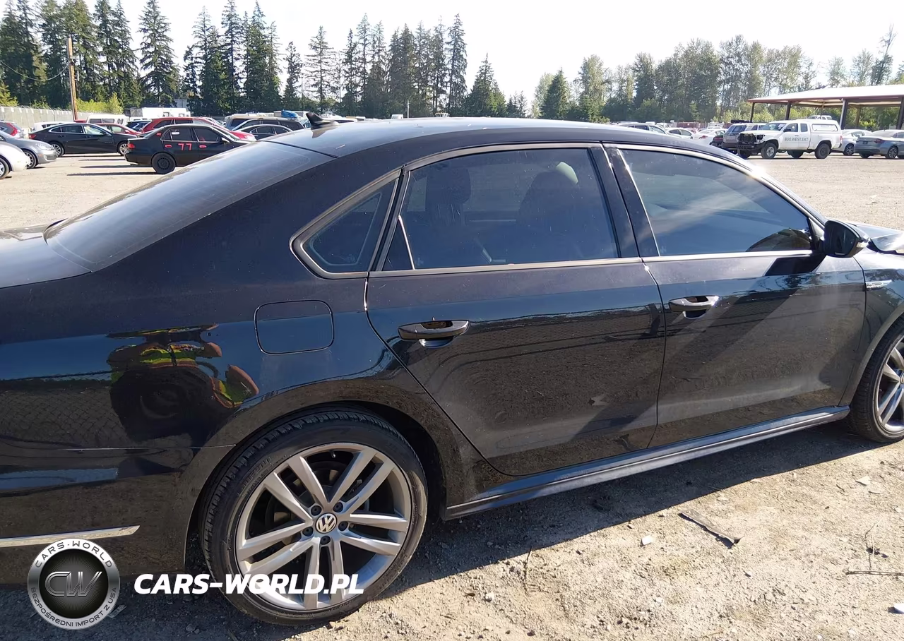 2018 Volkswagen Passat 2.0T R-Line-2.0T S VIN:1VWAA7A3XJC002483 - 13