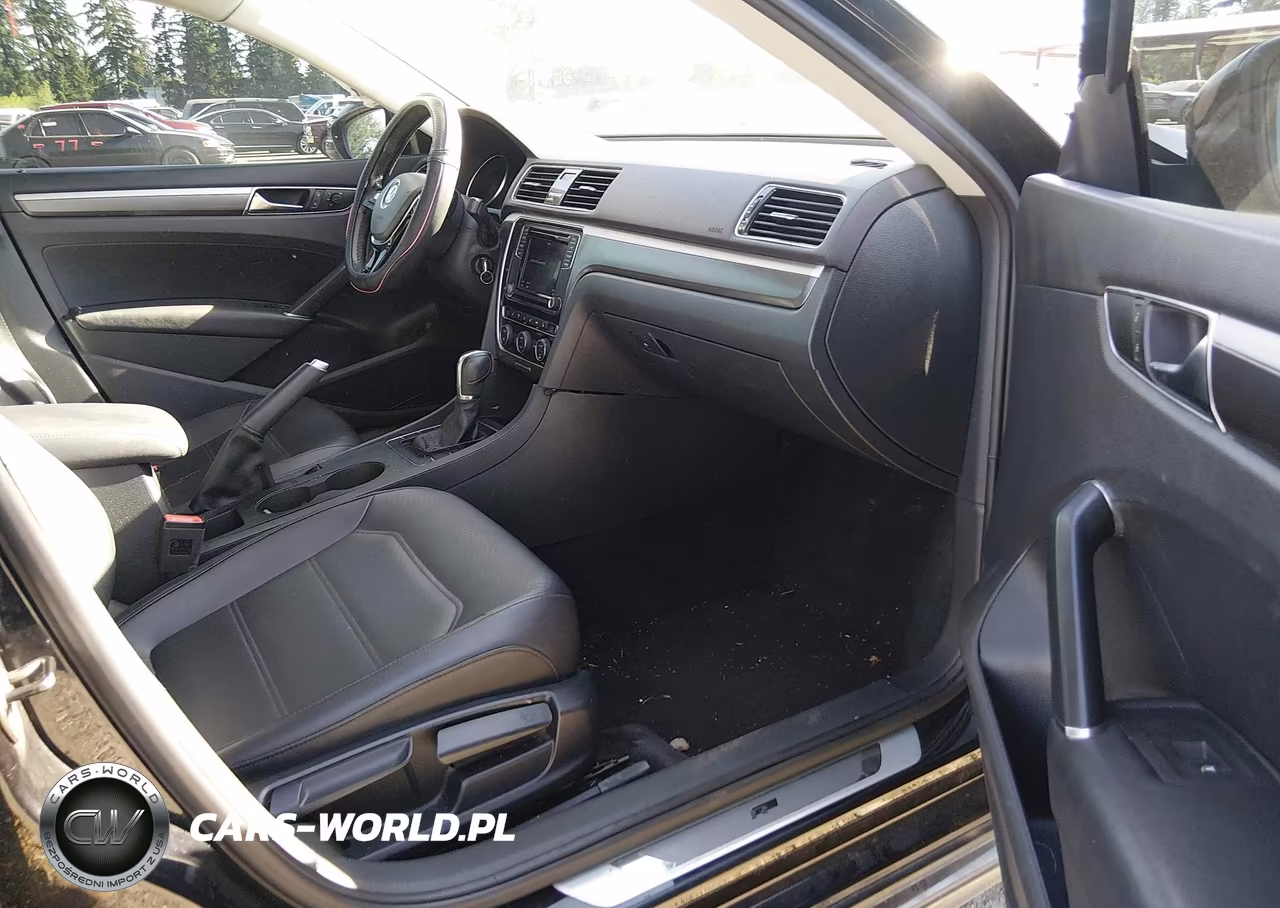 2018 Volkswagen Passat 2.0T R-Line-2.0T S VIN:1VWAA7A3XJC002483 - 5