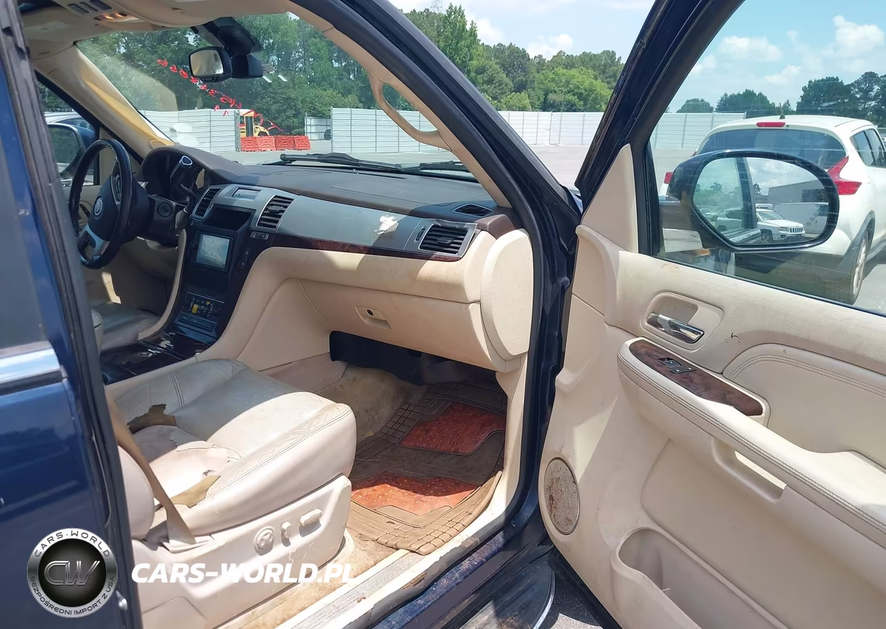 2007 Cadillac Escalade Standard VIN:1GYEC63807R268385 - 5