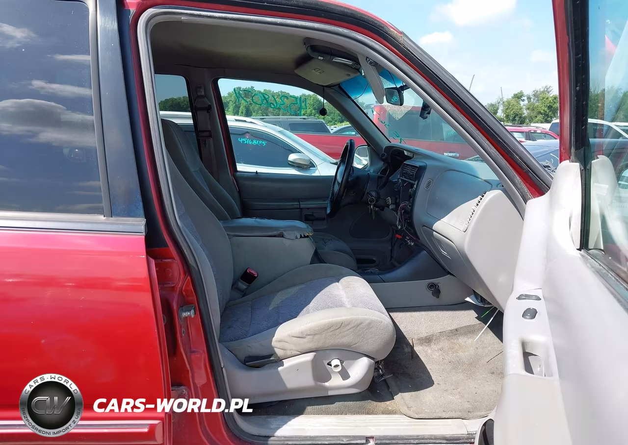 2000 Ford Explorer Xlt VIN:1FMZU73XXYZA13189 - 5