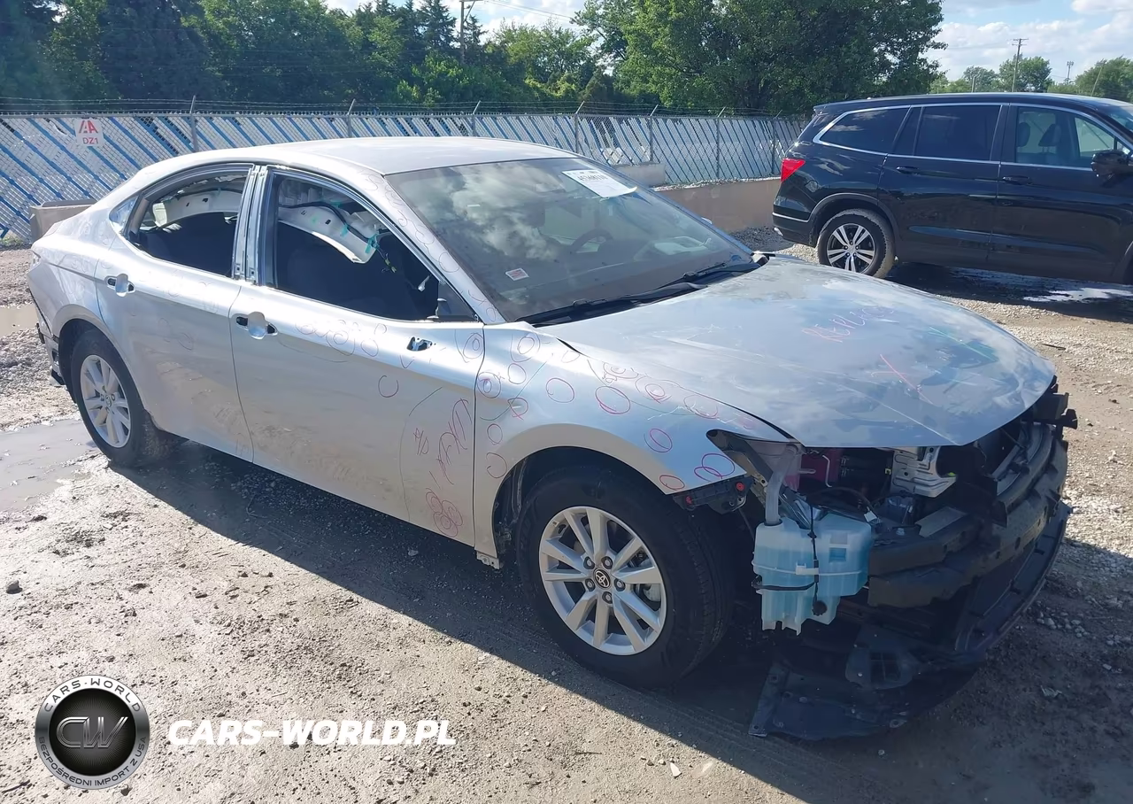 2025 Toyota Camry Le – zdjęcie 1 z 16