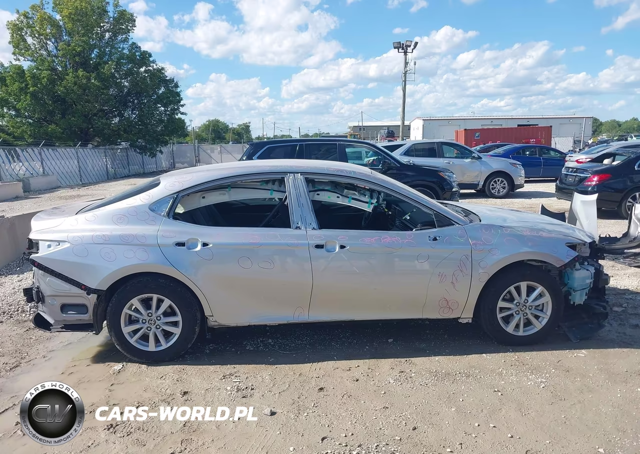 2025 Toyota Camry Le VIN:4T1DAACK2SU593658 - 13