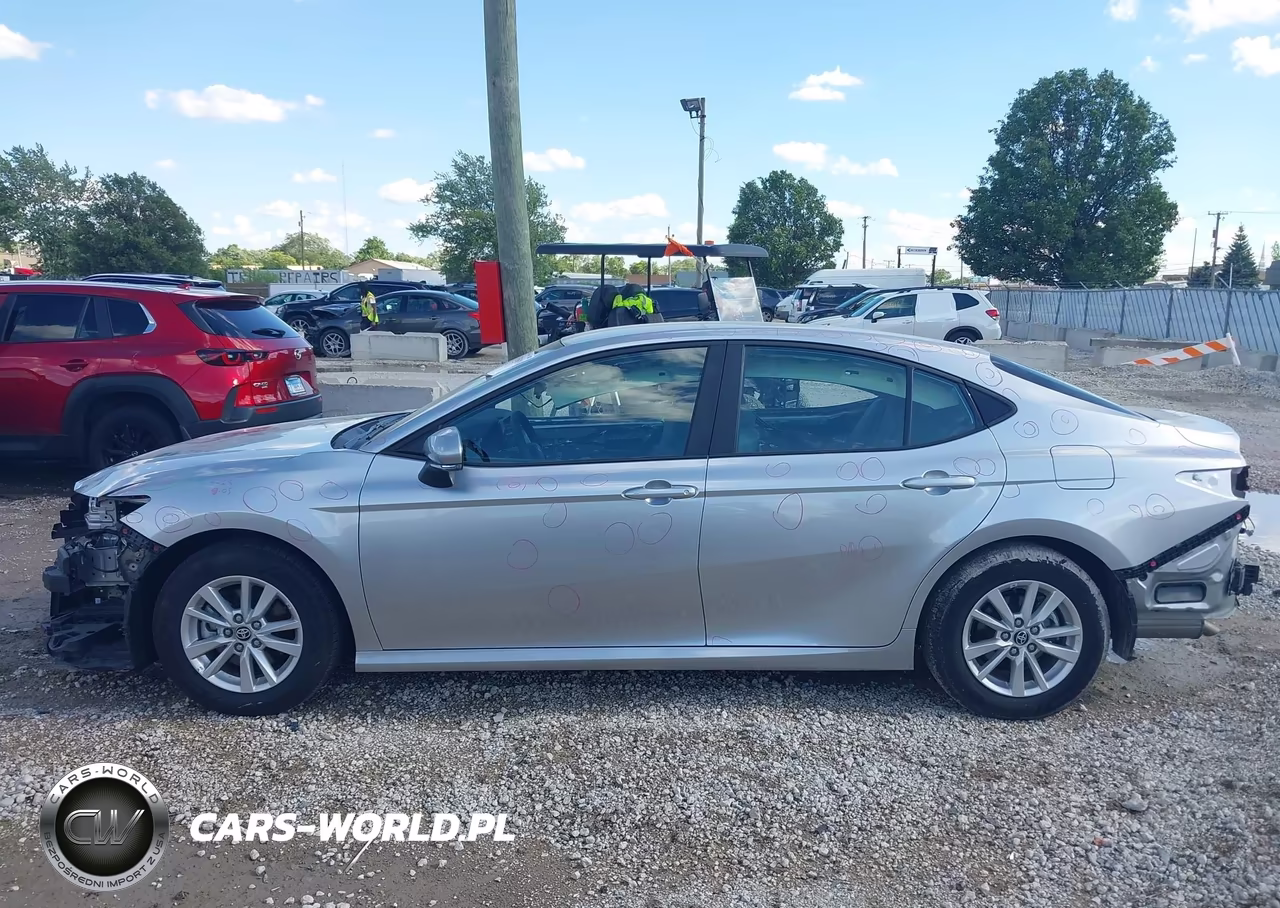 2025 Toyota Camry Le VIN:4T1DAACK2SU593658 - 14