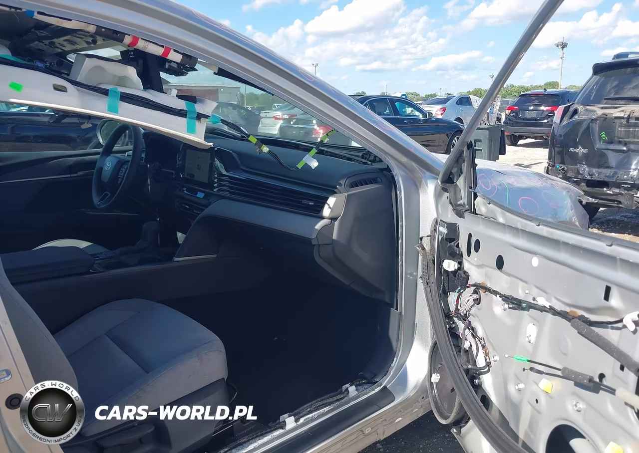 2025 Toyota Camry Le VIN:4T1DAACK2SU593658 - 5