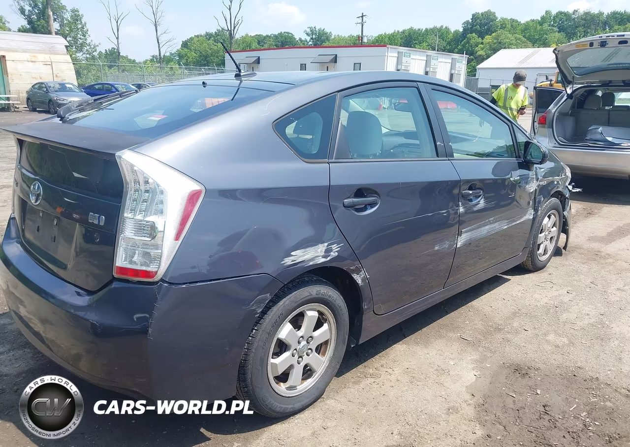 2011 Toyota Prius Three VIN:JTDKN3DU7B0273240 - 4