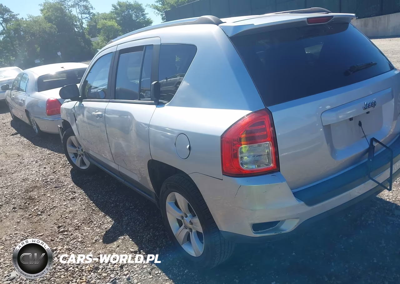 2013 Jeep Compass Latitude VIN:1C4NJCEB9DD100269 - 3