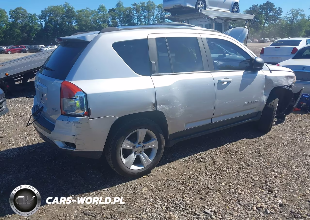 2013 Jeep Compass Latitude VIN:1C4NJCEB9DD100269 - 4