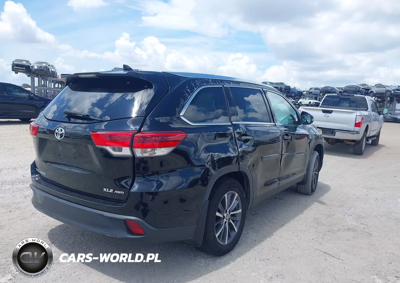 2019 Toyota Highlander Xle VIN:5TDJZRFH0KS702735 - 4