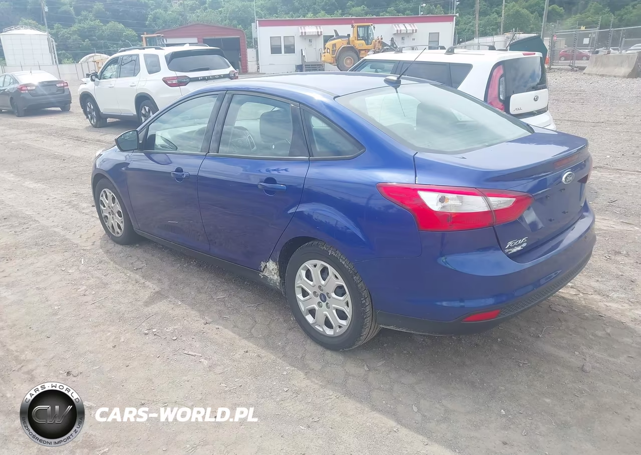 2012 Ford Focus Se VIN:1FAHP3F2XCL255580 - 3