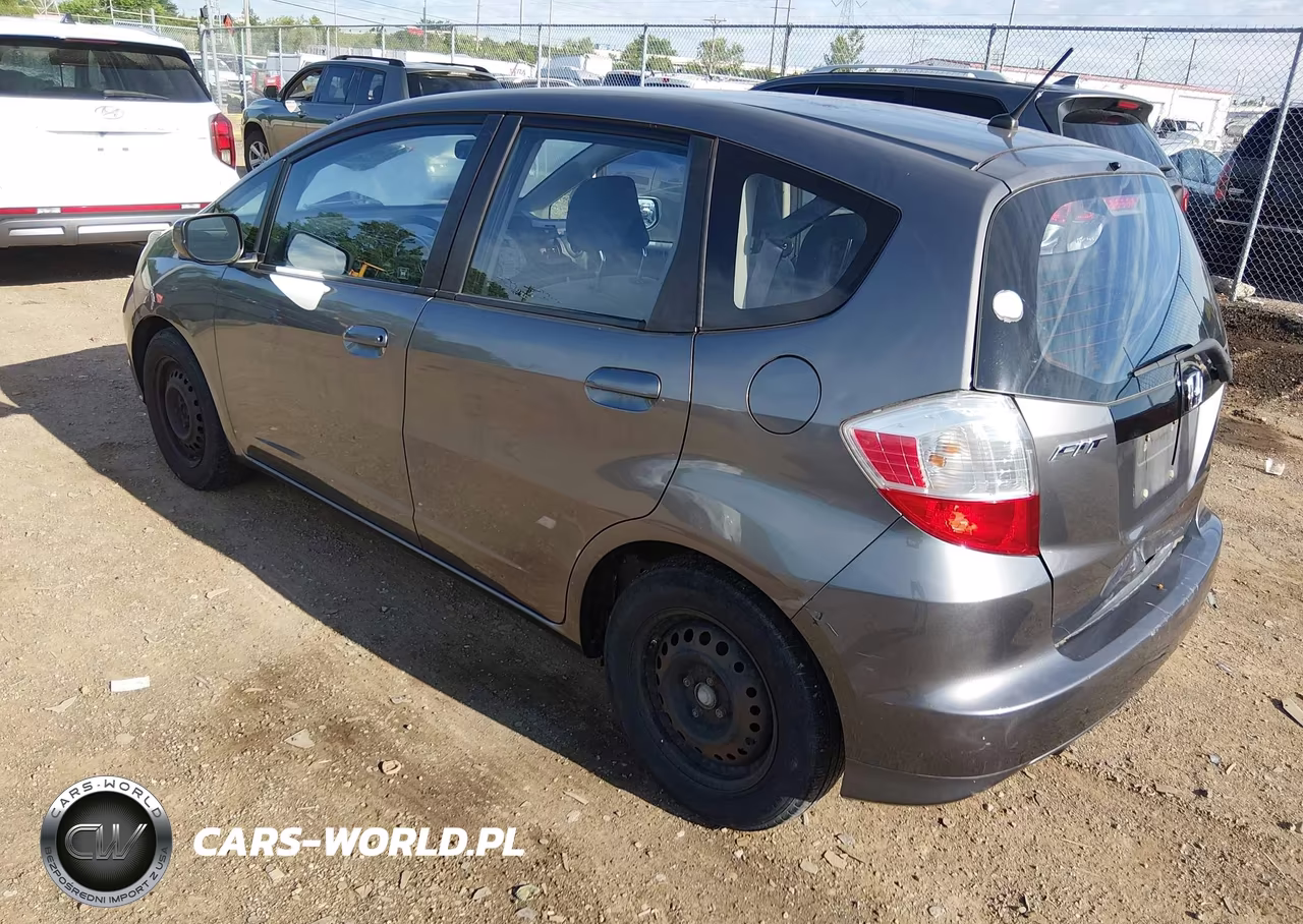 2013 Honda Fit VIN:JHMGE8H30DC046170 - 3