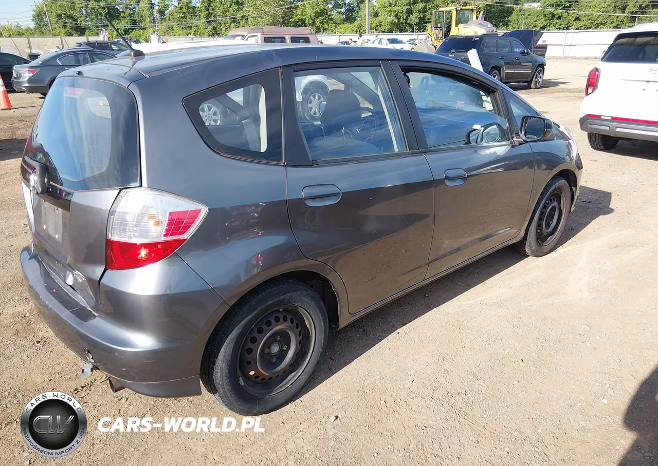 2013 Honda Fit VIN:JHMGE8H30DC046170 - 4