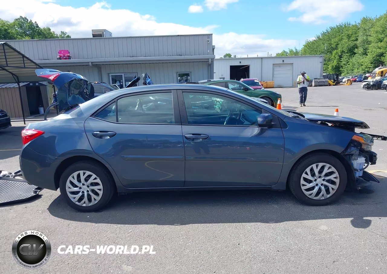 2019 Toyota Corolla Le VIN:2T1BURHE2KC244677 - 14