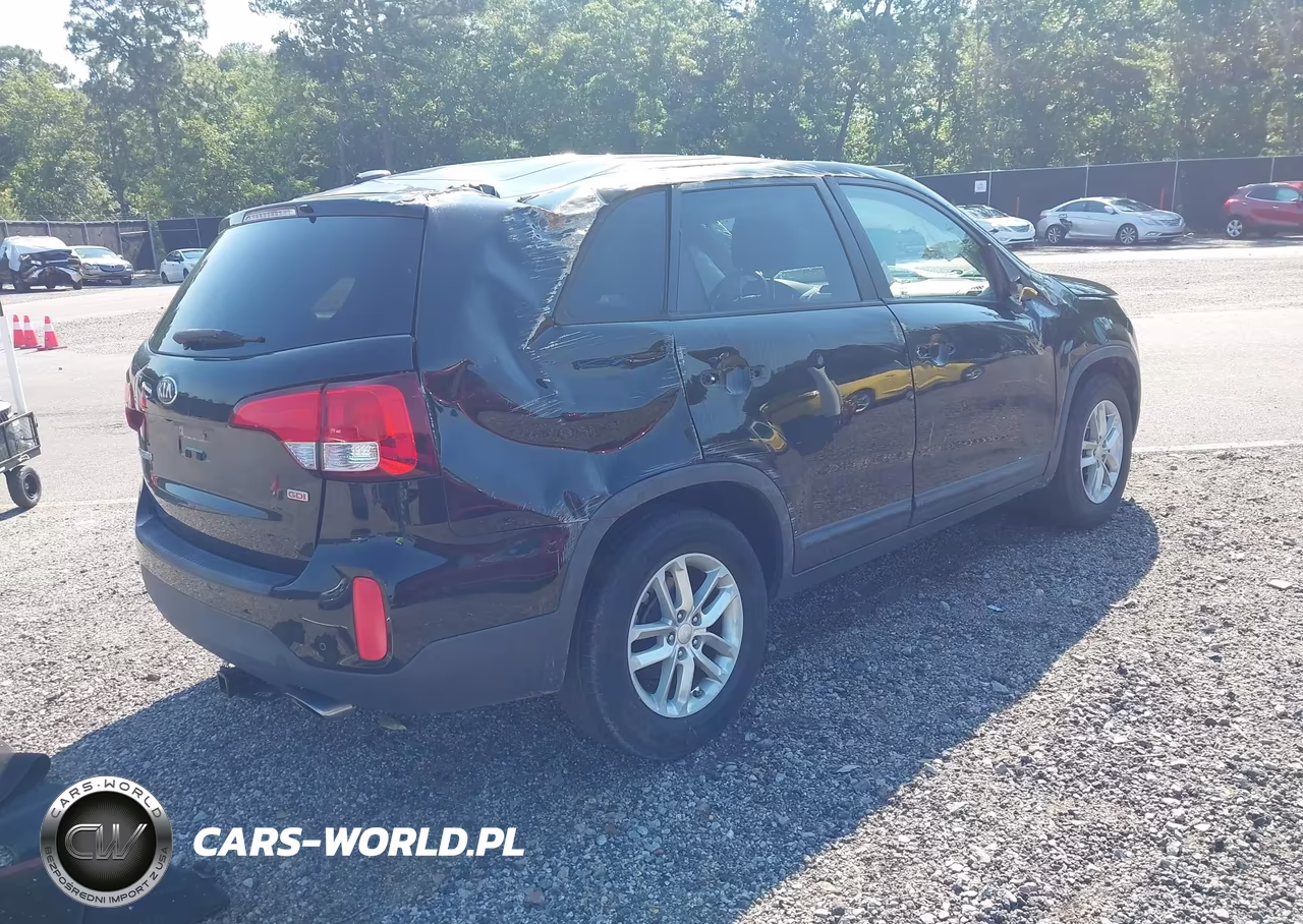 2015 Kia Sorento Lx VIN:5XYKT4A69FG623520 - 4