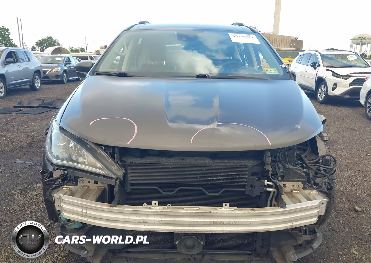 2019 Chrysler Pacifica Touring L Plus VIN:2C4RC1EG9KR549683 - 12