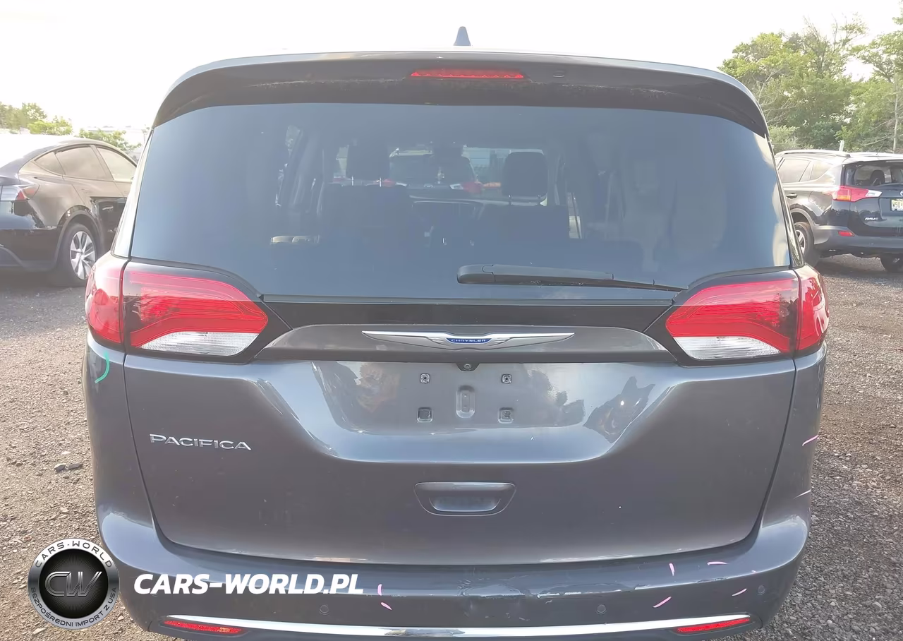 2019 Chrysler Pacifica Touring L Plus VIN:2C4RC1EG9KR549683 - 16