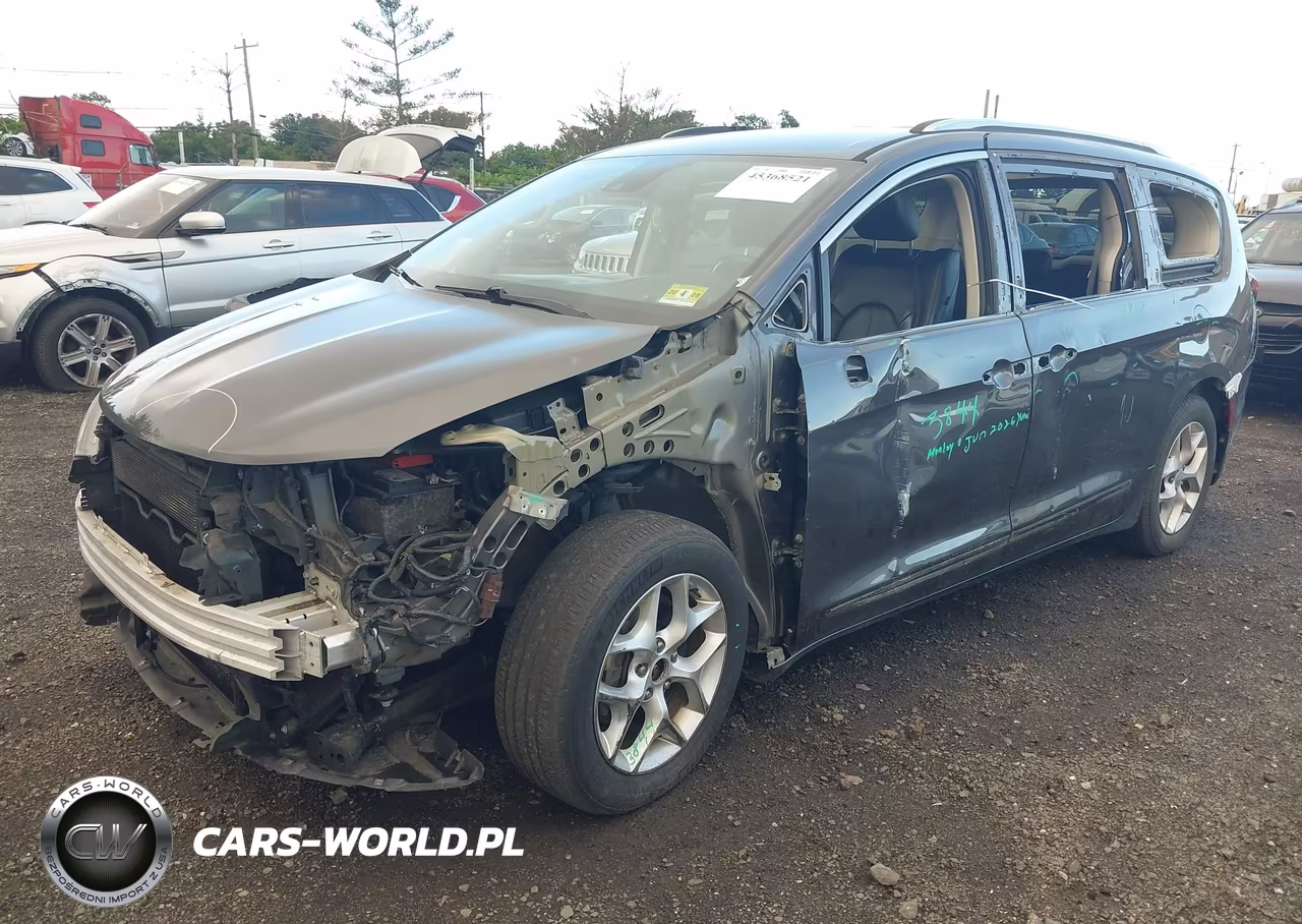 2019 Chrysler Pacifica Touring L Plus VIN:2C4RC1EG9KR549683 - 2