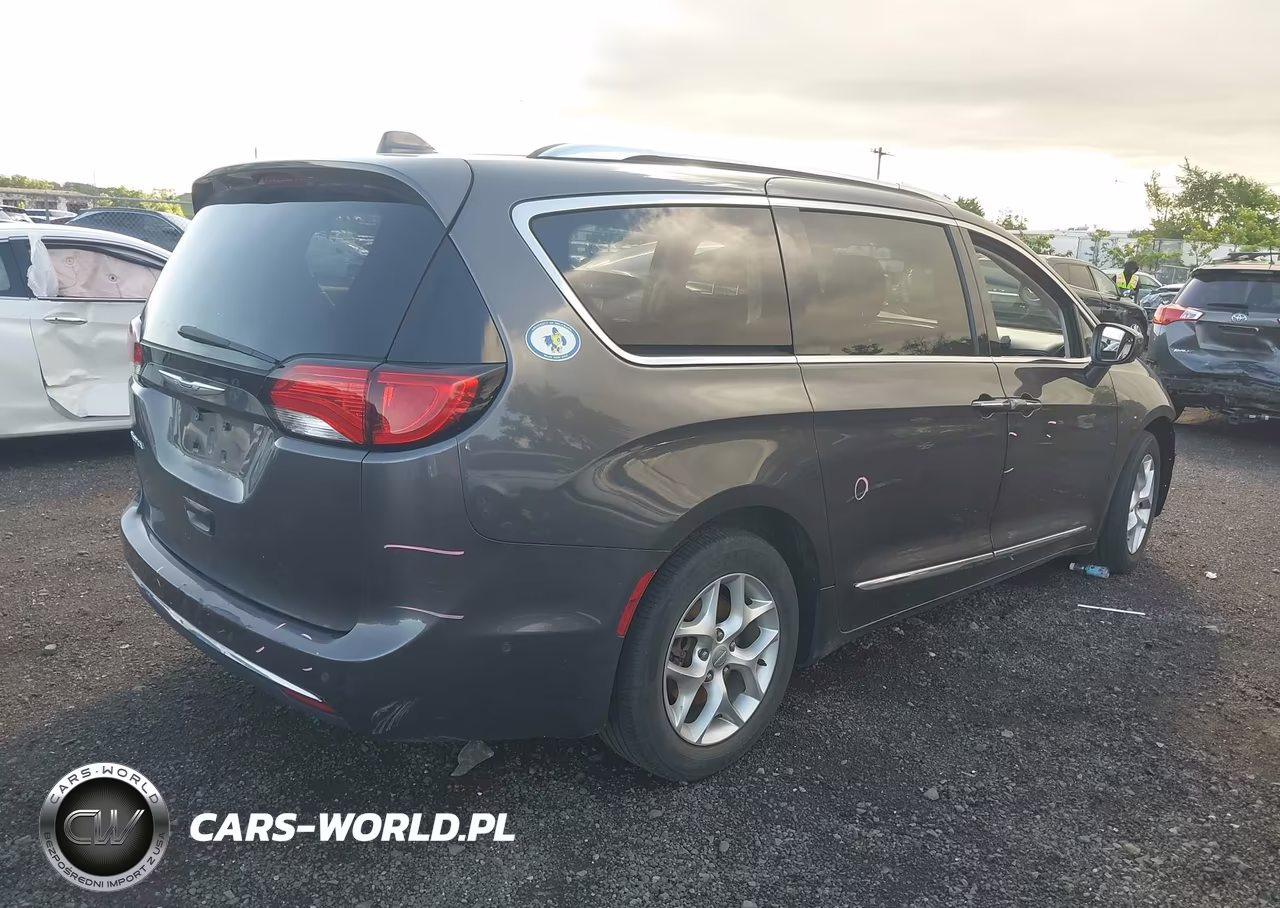 2019 Chrysler Pacifica Touring L Plus VIN:2C4RC1EG9KR549683 - 4