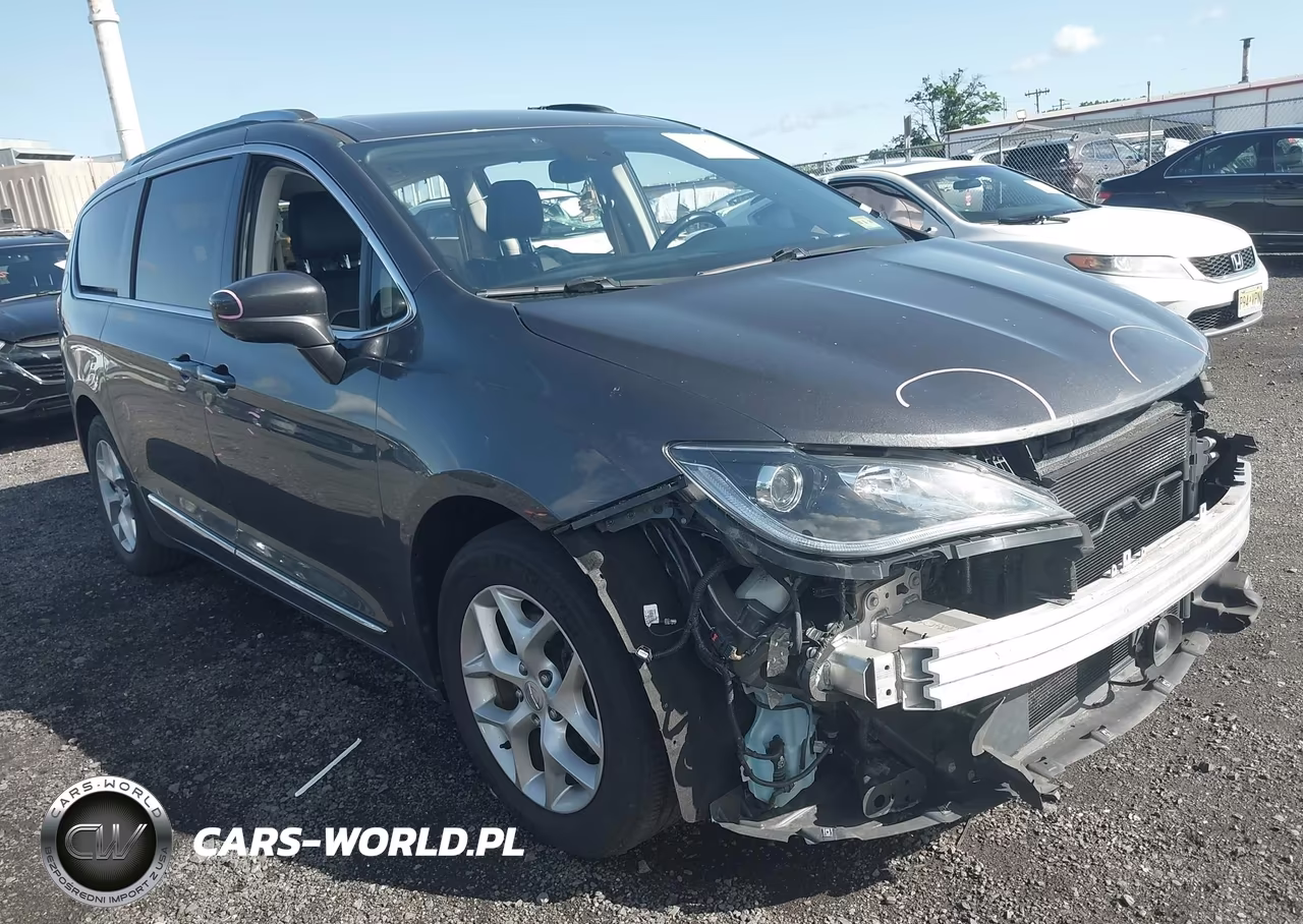 2019 Chrysler Pacifica Touring L Plus VIN:2C4RC1EG9KR549683 - 6