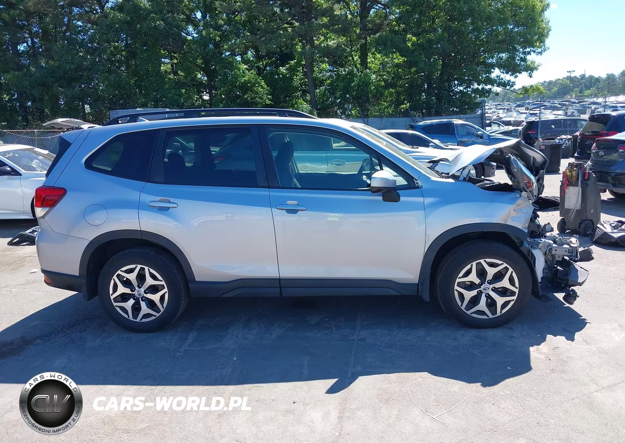 2022 Subaru Forester Premium VIN:JF2SKADC3NH425462 - 13