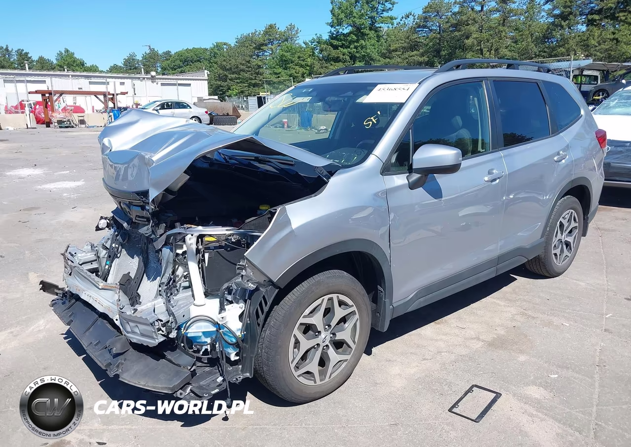 2022 Subaru Forester Premium VIN:JF2SKADC3NH425462 - 2
