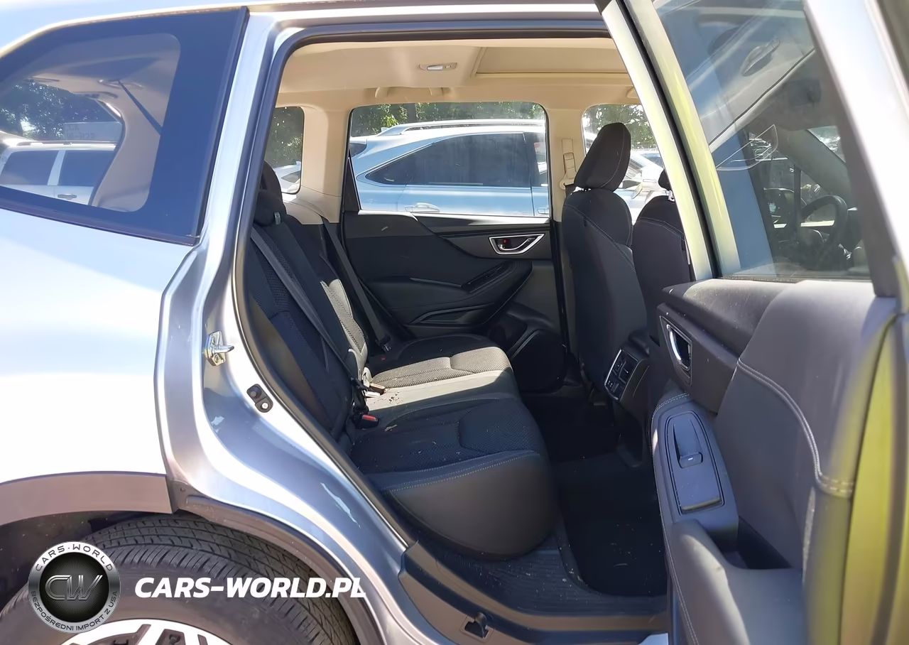 2022 Subaru Forester Premium VIN:JF2SKADC3NH425462 - 8