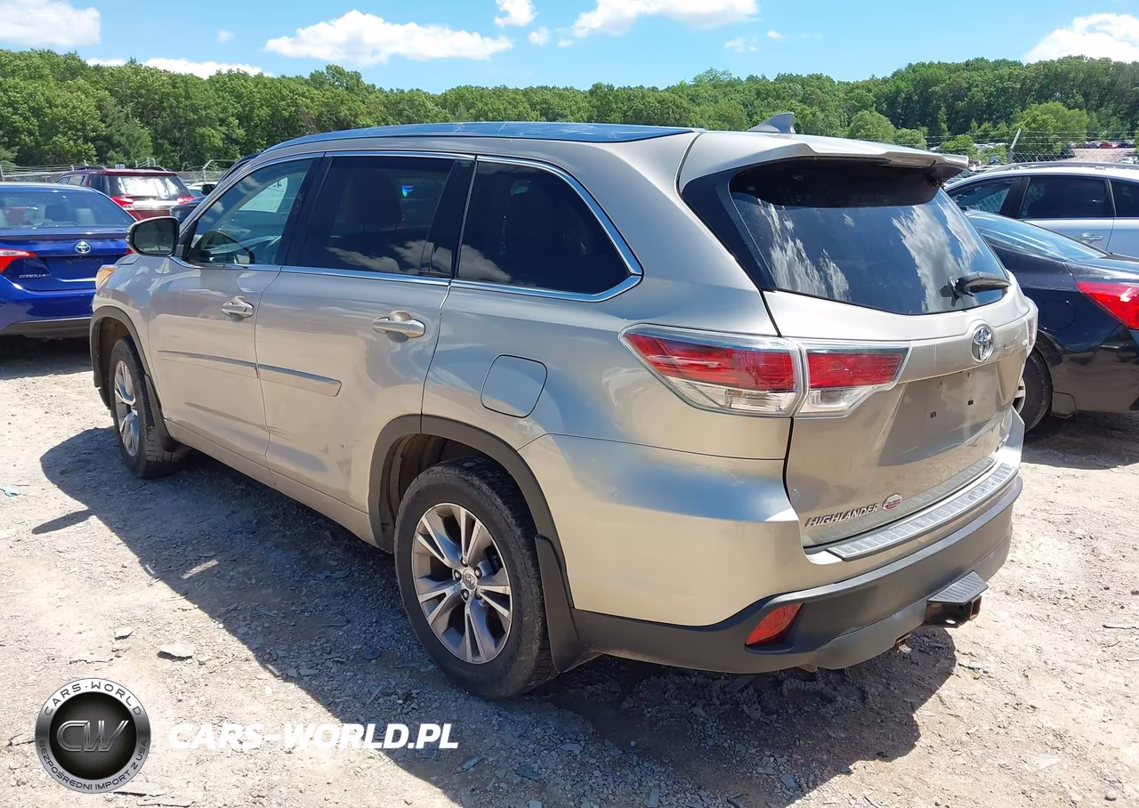2015 Toyota Highlander Xle V6 VIN:5TDJKRFH3FS215541 - 3
