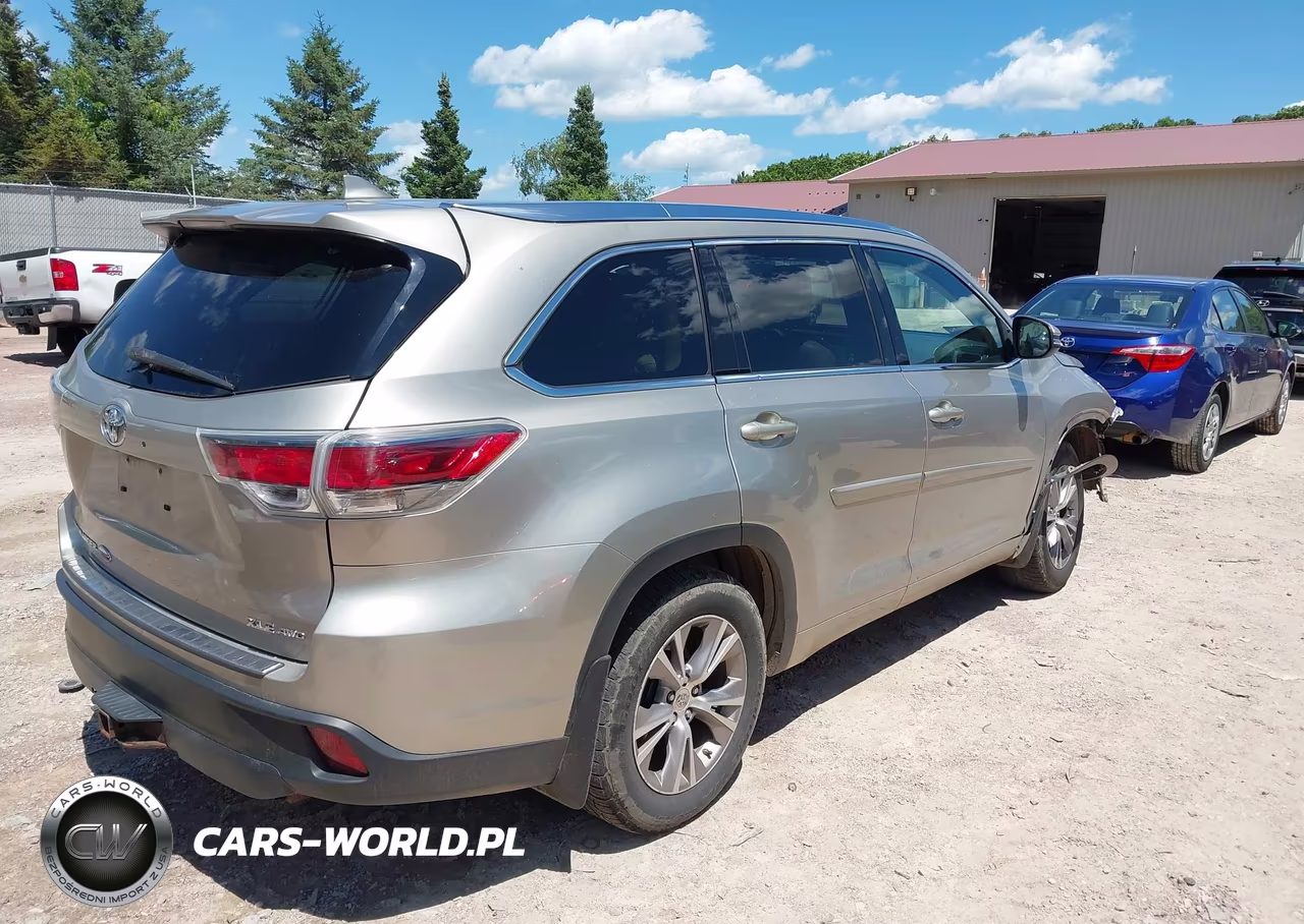 2015 Toyota Highlander Xle V6 VIN:5TDJKRFH3FS215541 - 4