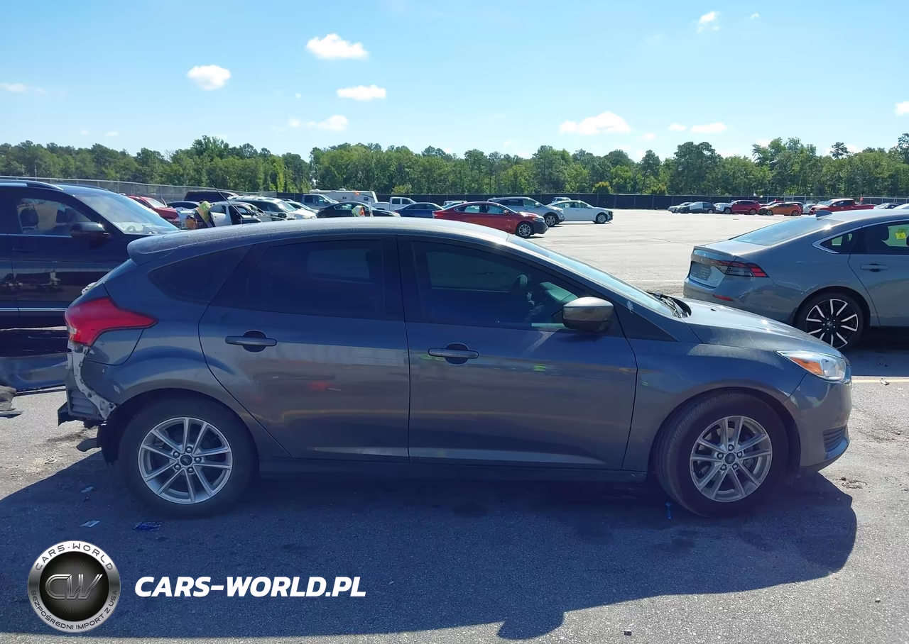 2018 Ford Focus Se VIN:1FADP3K25JL318943 - 14