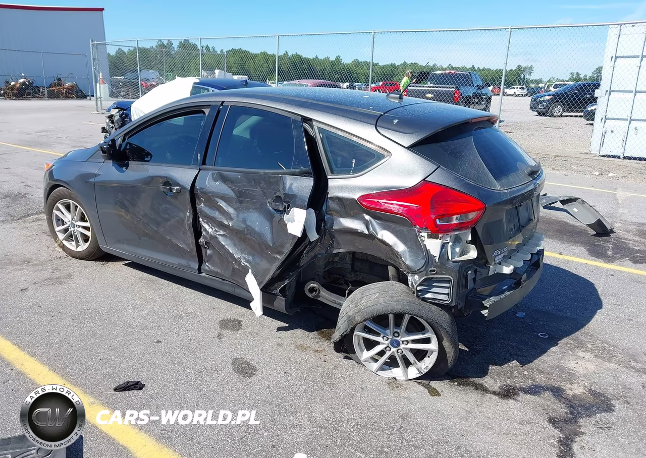 2018 Ford Focus Se VIN:1FADP3K25JL318943 - 3
