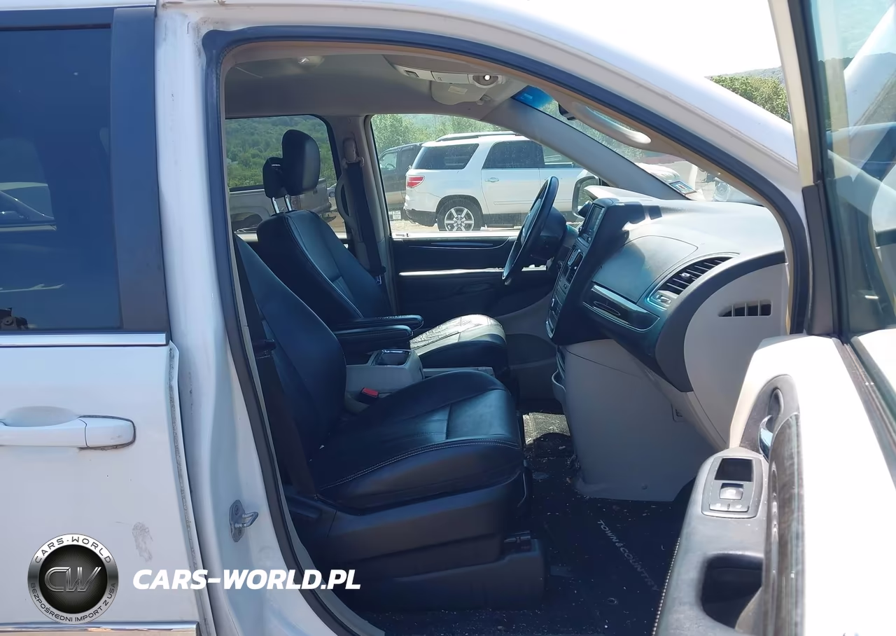 2014 Chrysler Town & Country Touring VIN:2C4RC1BG8ER168805 - 5
