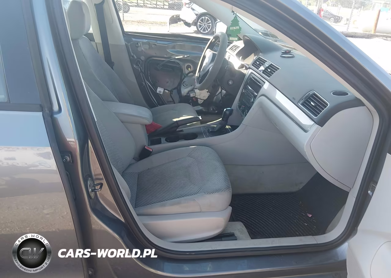2013 Volkswagen Passat 2.5L S VIN:1VWAH7A35DC037738 - 5